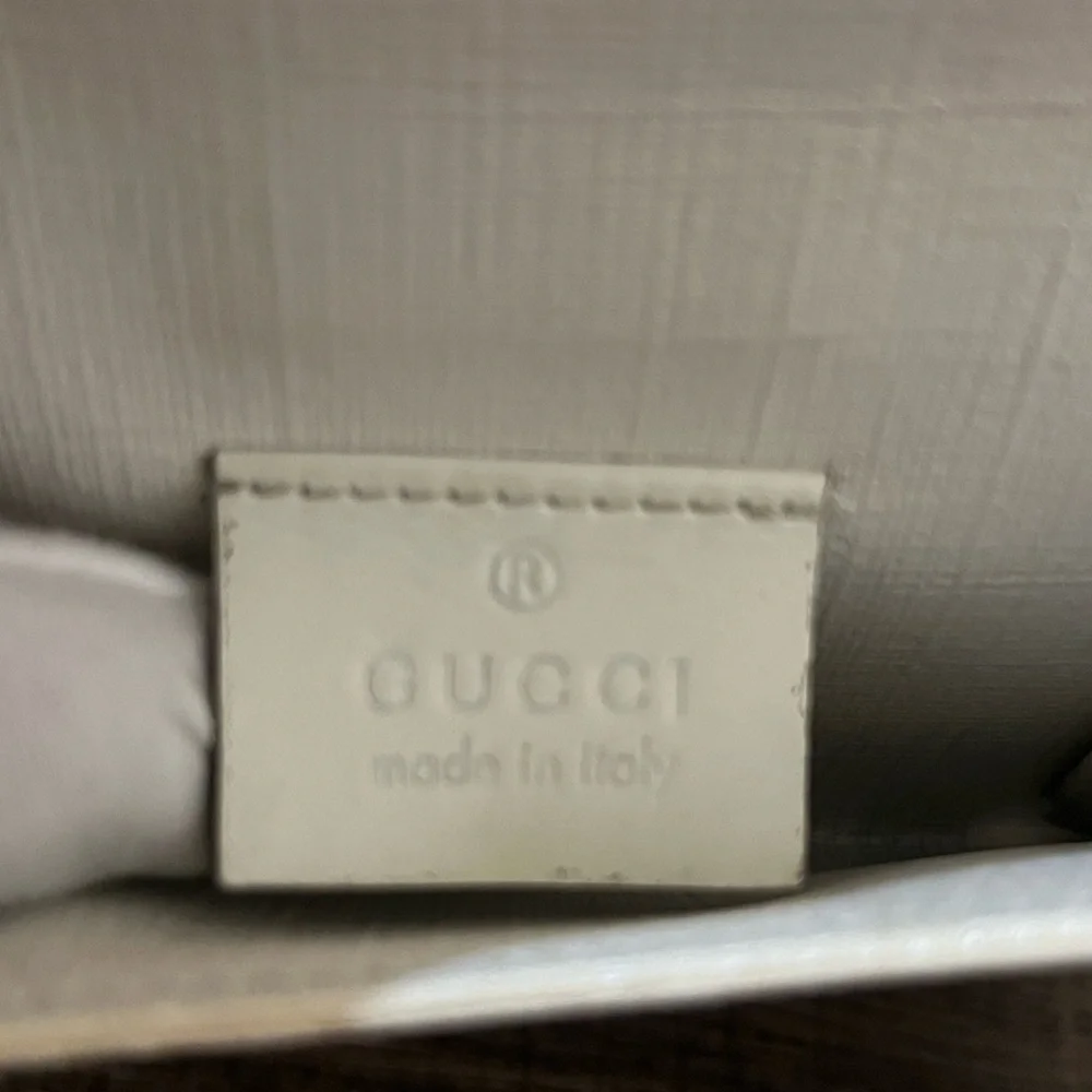 ⭐️Gucci PVC Leather Ribbon Heart Bifold Wallet - Picture 10 of 16